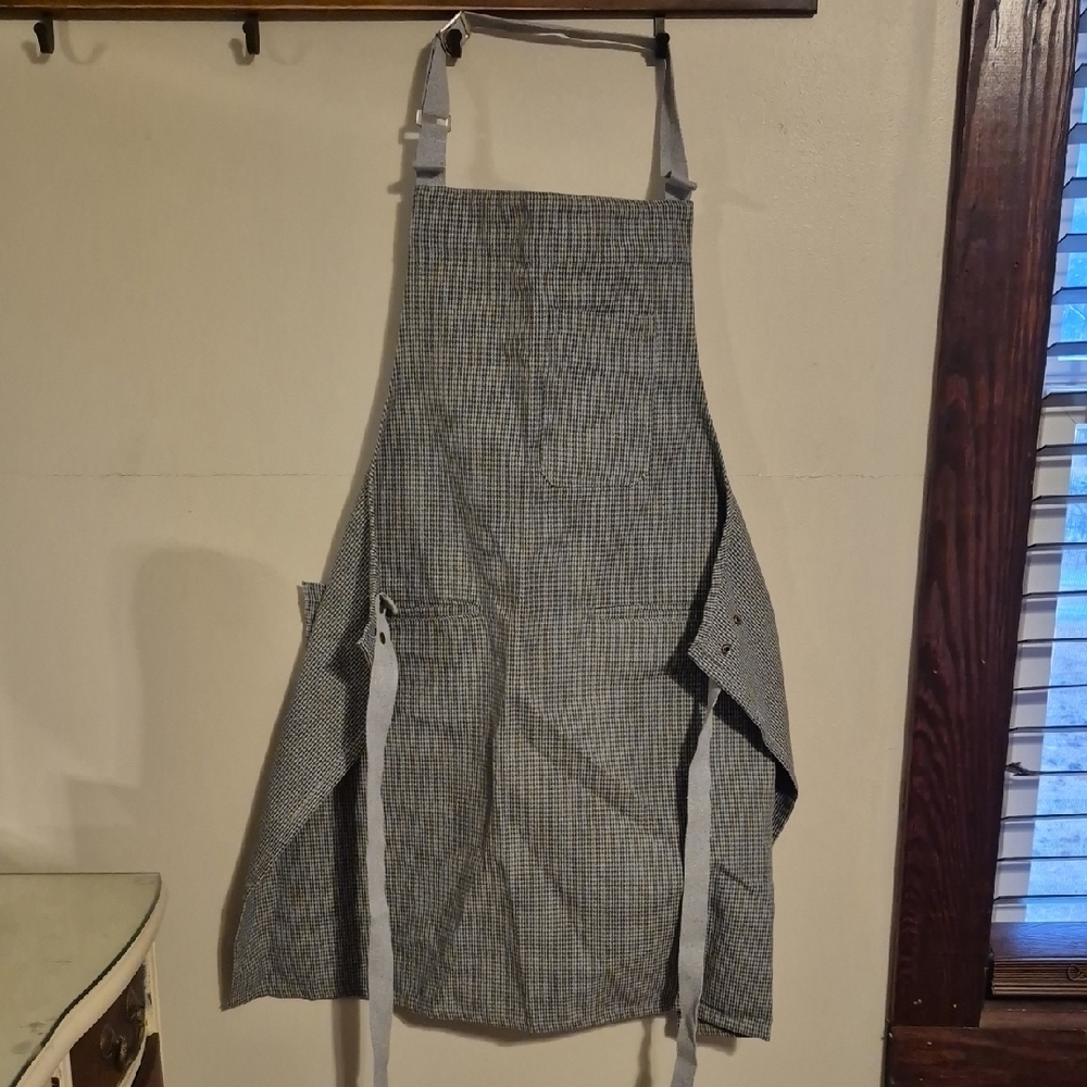 Studio 10Black and White Houndstooth APRON